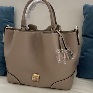 NWT - Dooney & Bourke Barlow Italian Leather Tote in Solid Taupe